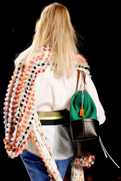 Look 74